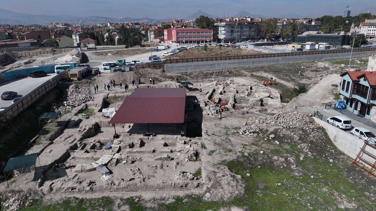 Konya'da tarihin kapısı aralandı! 25 metrelik dev yapı gün yüzüne çıktı 36